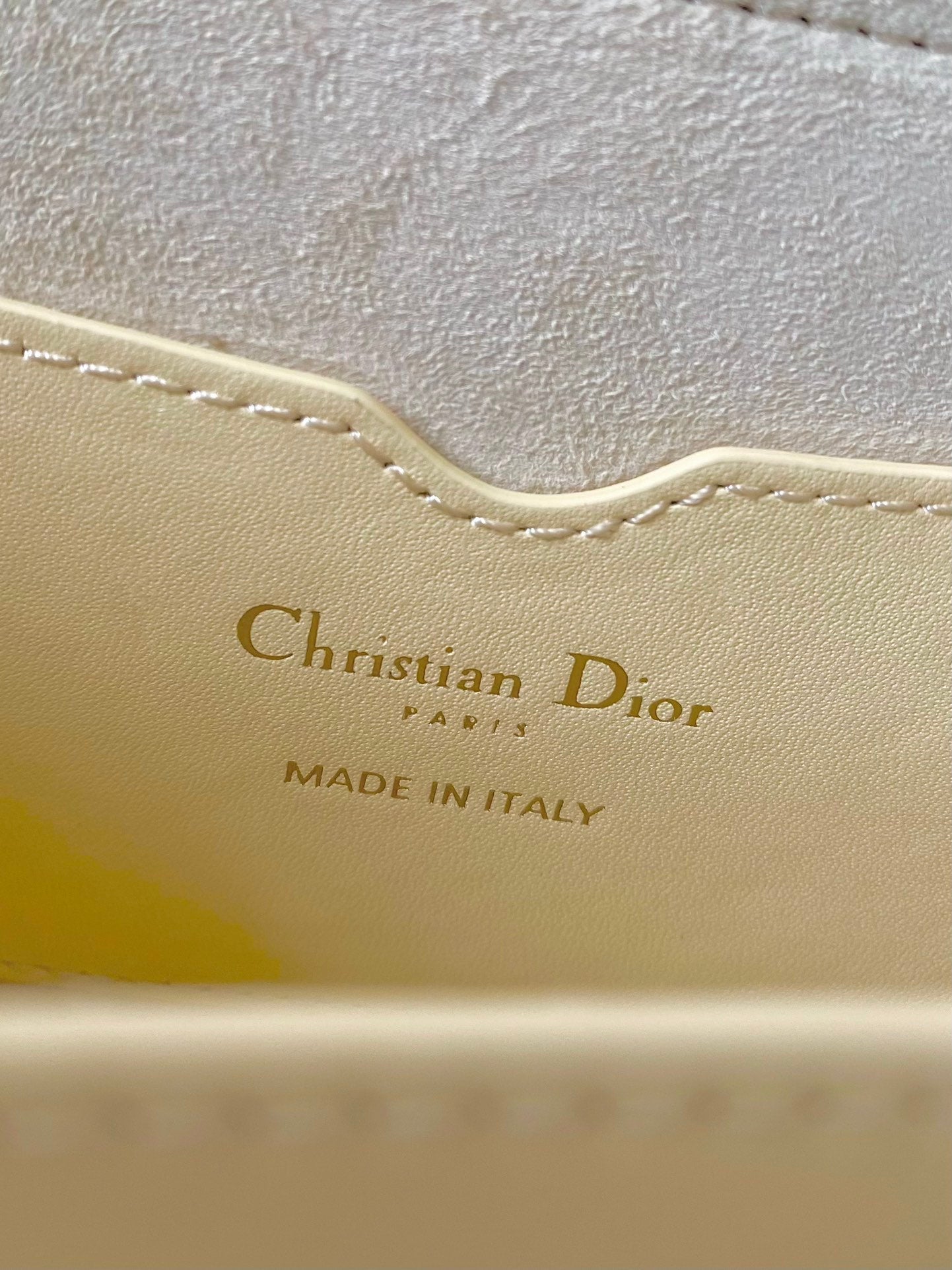 medium cd east west bobby 22cm cream calfskin ghw mysite