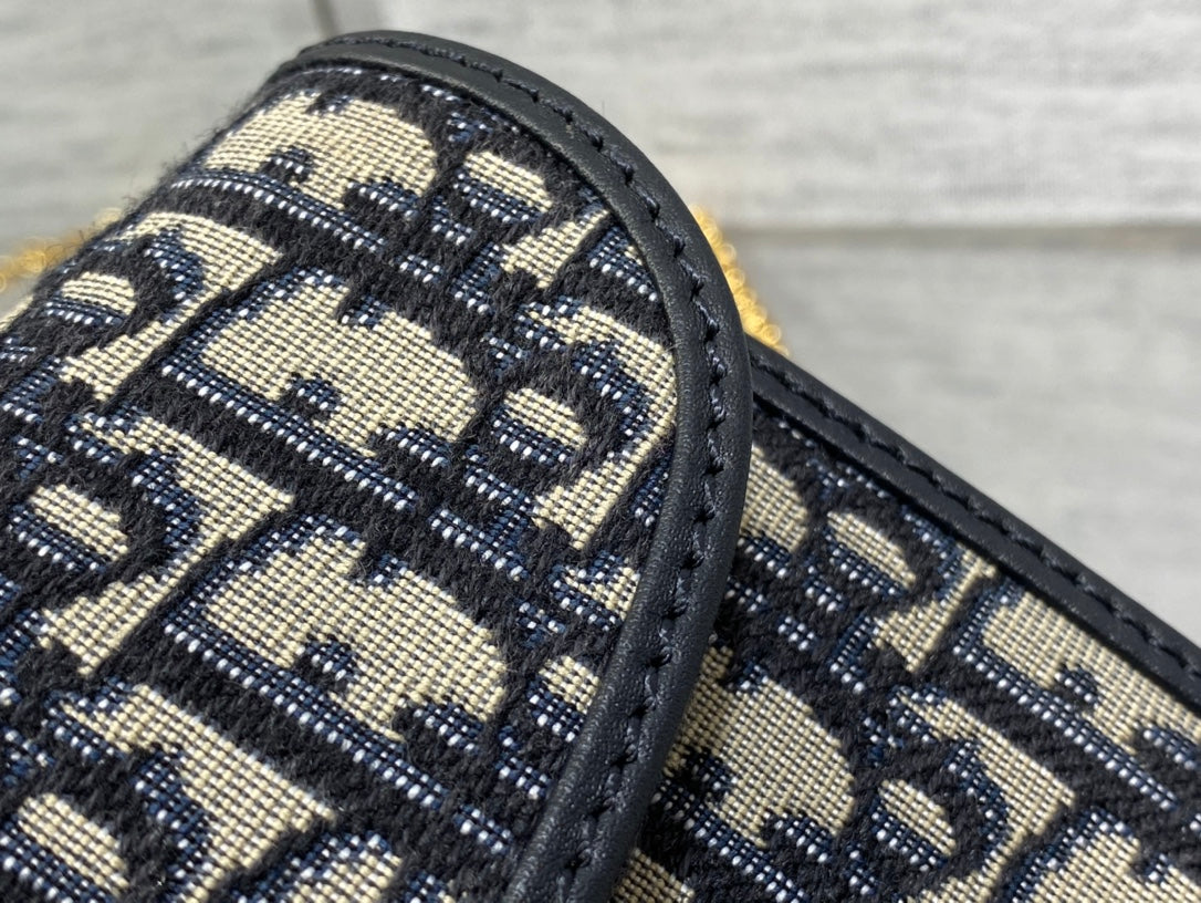 cd bobby east west pouch 22cm blue oblique with chain mysite