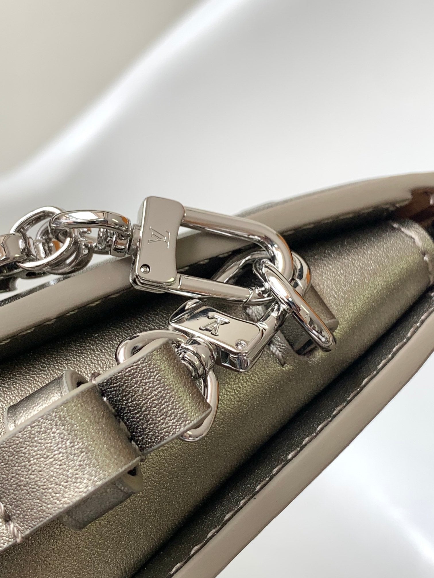 LV Lexington Pochette Shoulder Bag 21.5 Metallic Sliver Monogram Embossed Cafskin mysite