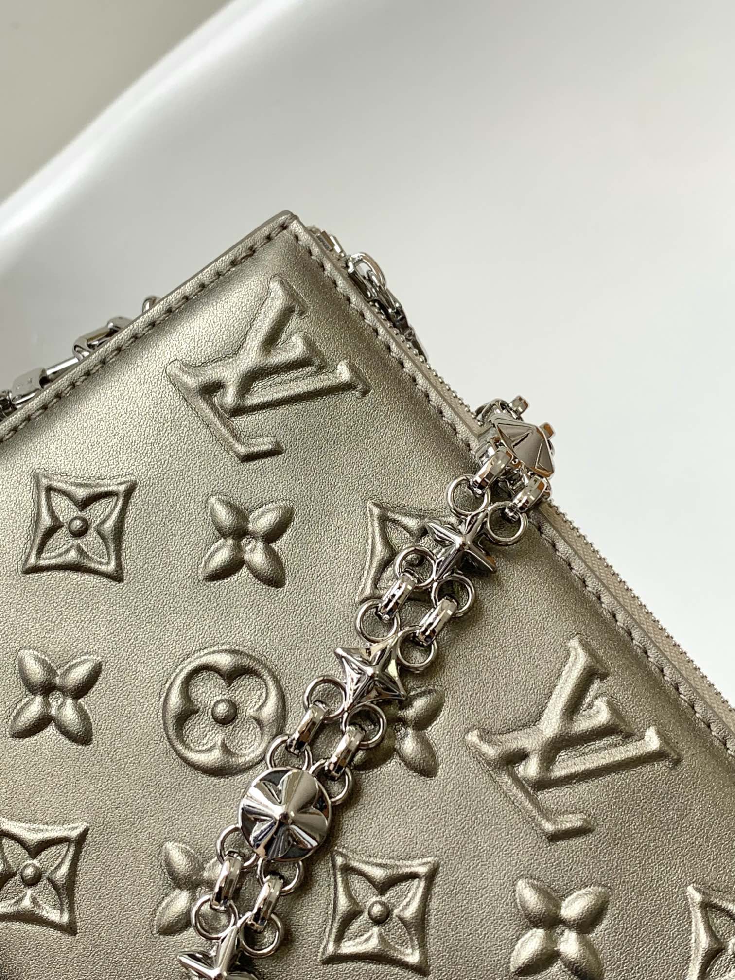 LV Lexington Pochette Shoulder Bag 21.5 Metallic Sliver Monogram Embossed Cafskin mysite