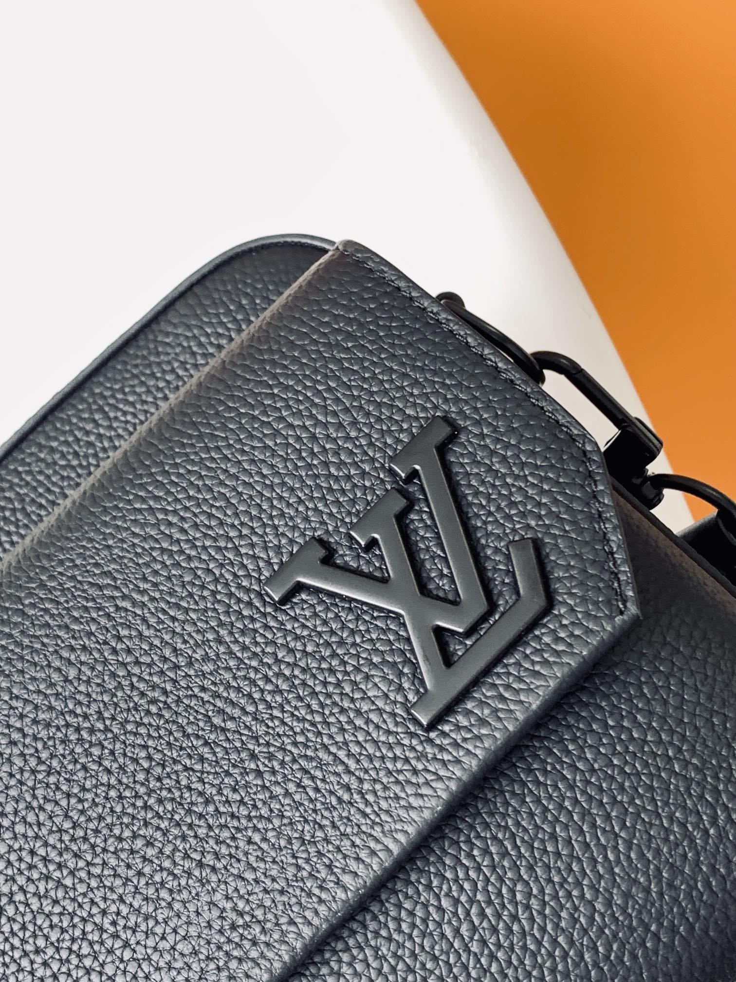 LV Fastline Messenger Bag 23.5 Black Cowhide HW mysite