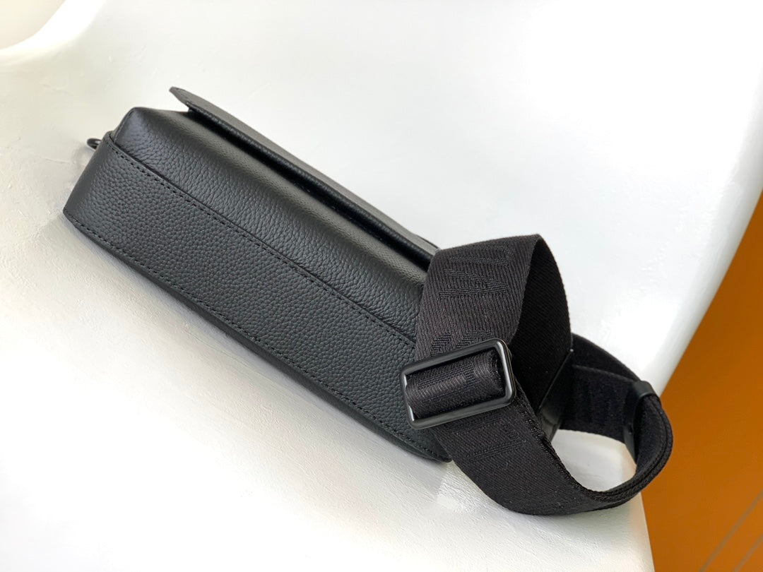 LV Fastline Messenger Bag 23.5 Black Cowhide HW mysite
