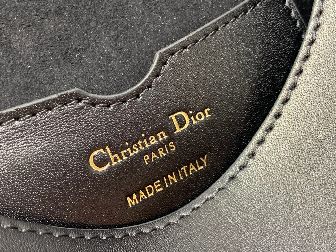 MEDIUM CD BOBBY 22CM BLACK CALFSKIN GOLD HARDWARE mysite