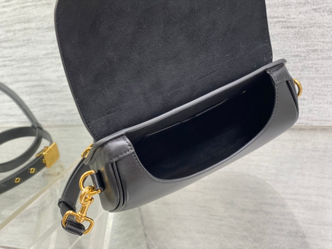 MEDIUM CD BOBBY 22CM BLACK CALFSKIN GOLD HARDWARE mysite