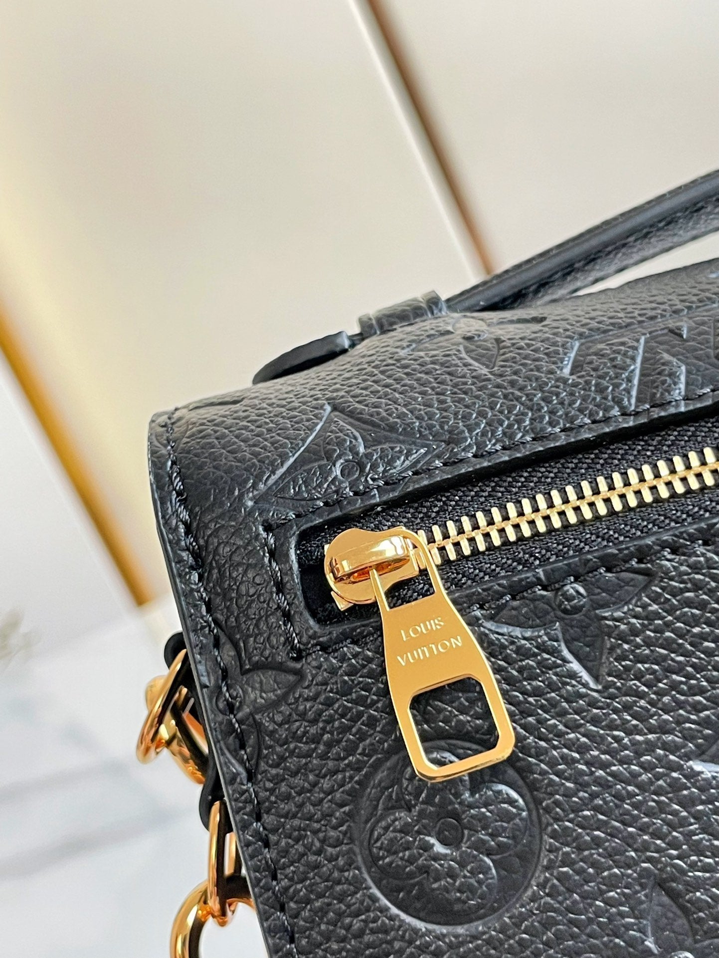 Pochette Metis East West 21.5 Black Grained Cowhide Leather mysite