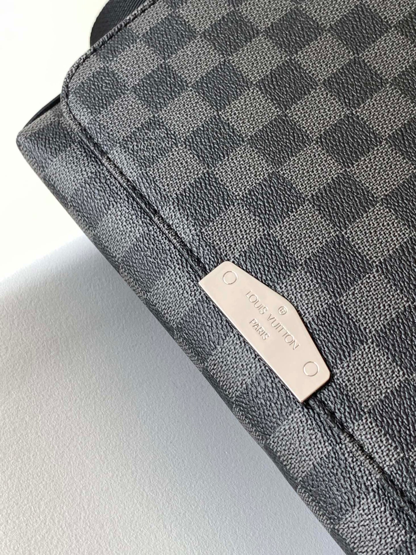 LV District PM Messenger 25cm Black Damier Graphite Canvas mysite