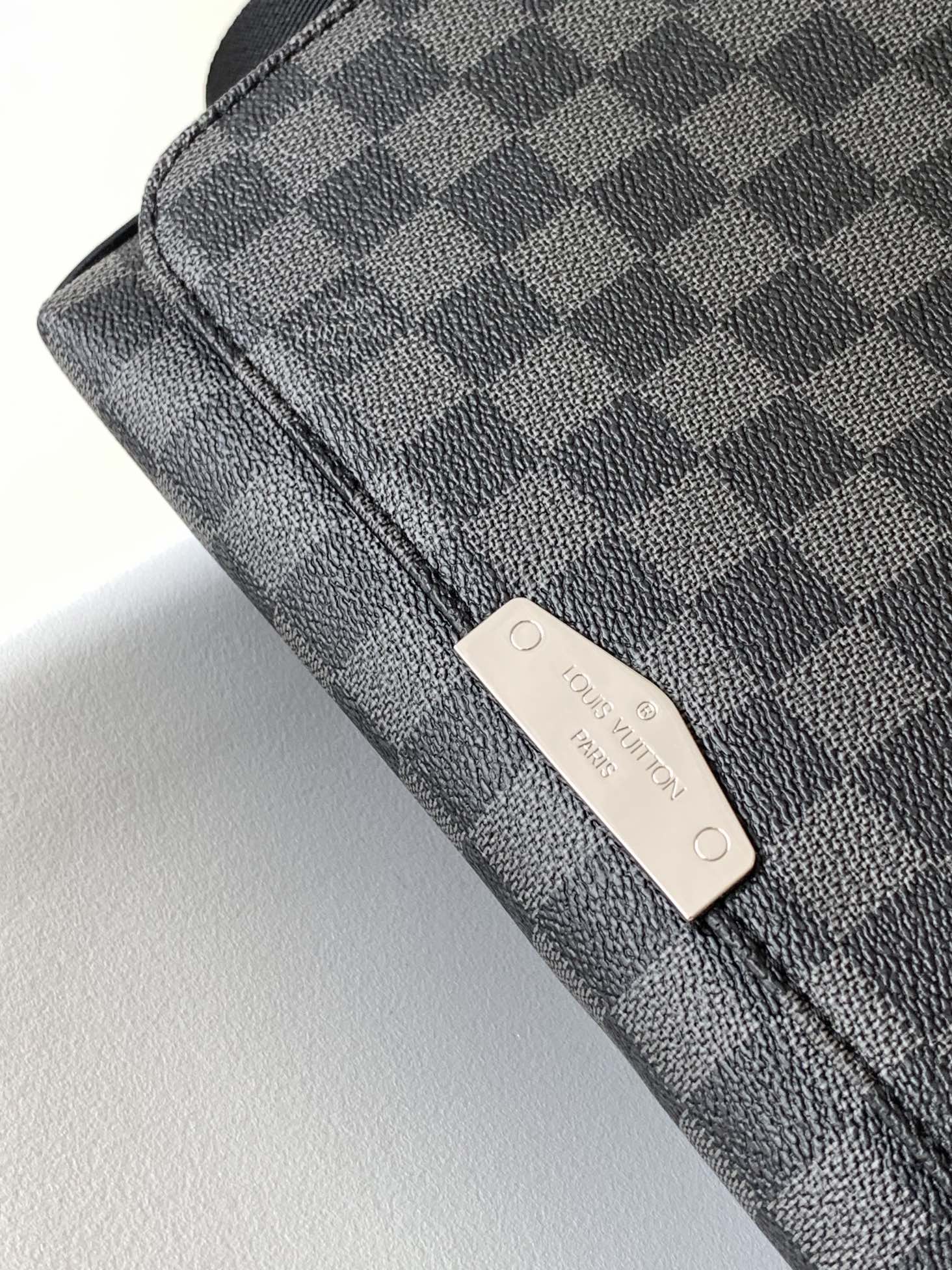 LV District PM Messenger 25cm Black Damier Graphite Canvas mysite
