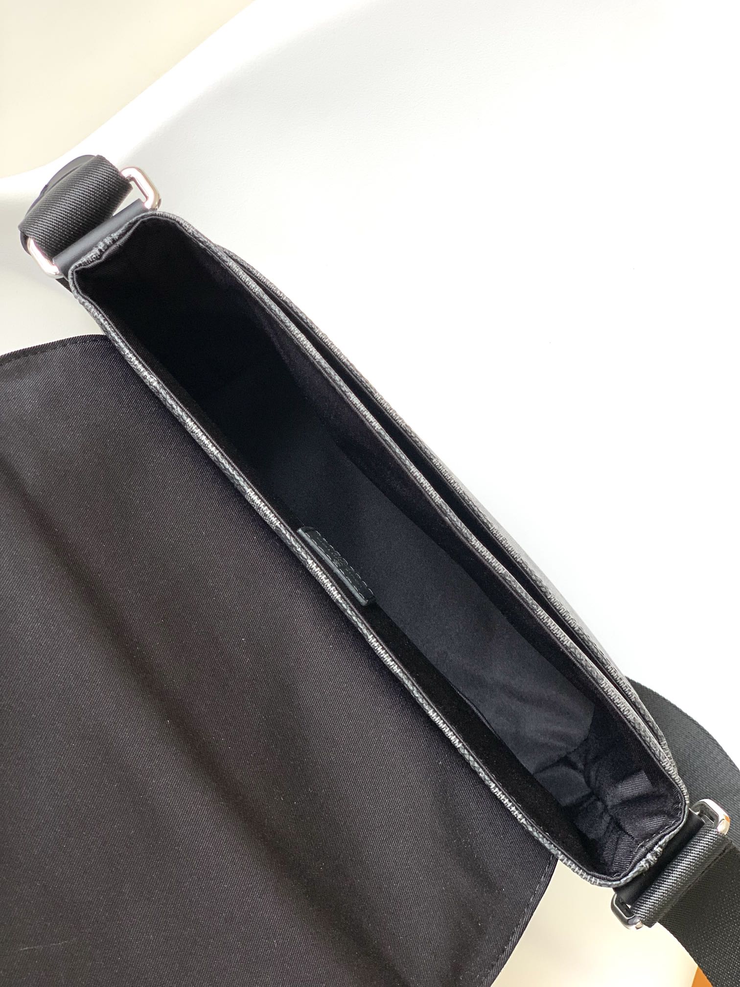 LV District PM Messenger 25cm Black Damier Graphite Canvas mysite