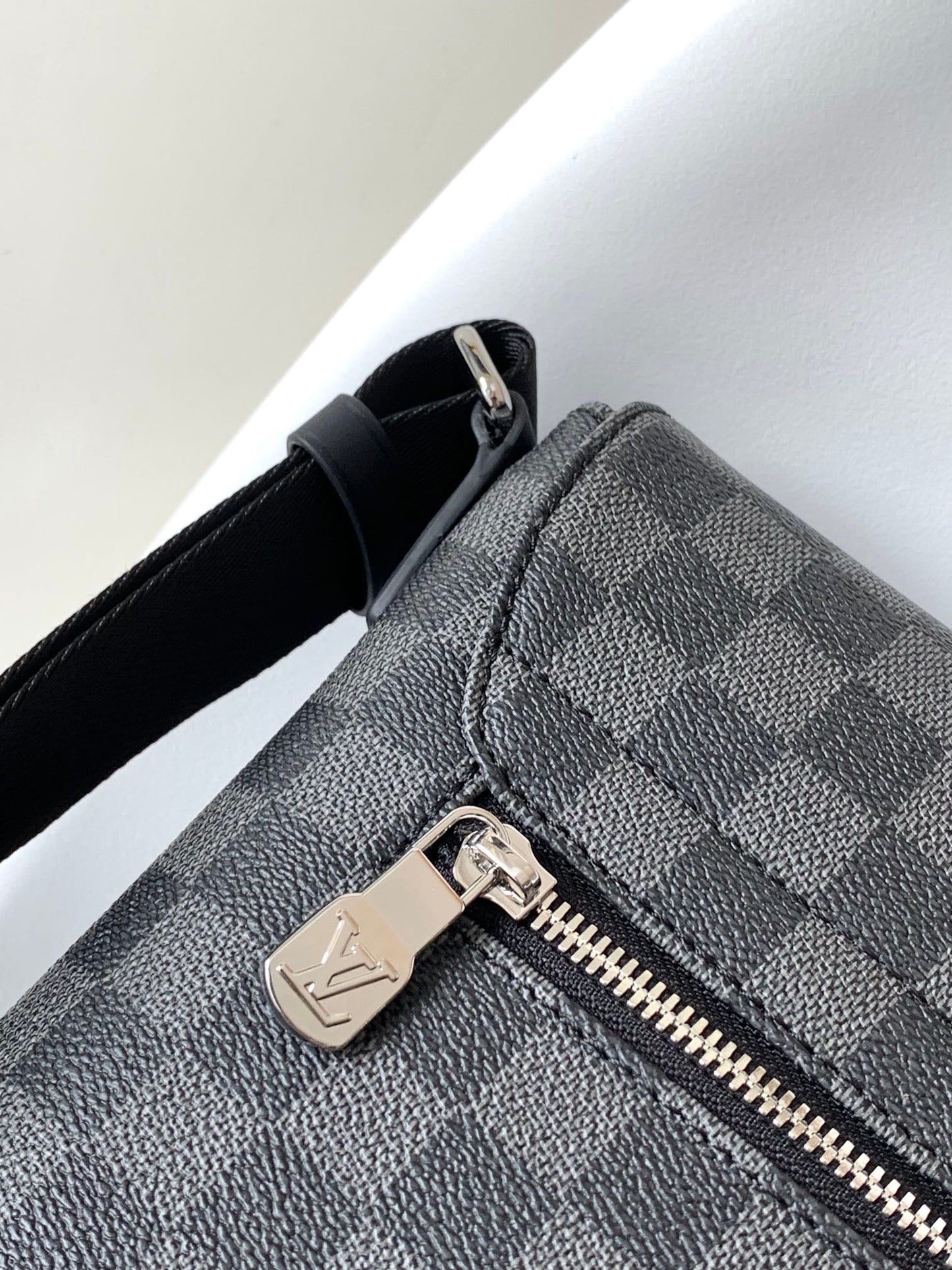 LV District PM Messenger 31cm Black Damier Graphite Canvas mysite