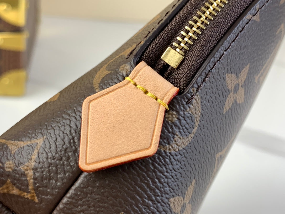 COSMETIC POUCH 22 IN BROWN MONOGRAM CANVAS mysite