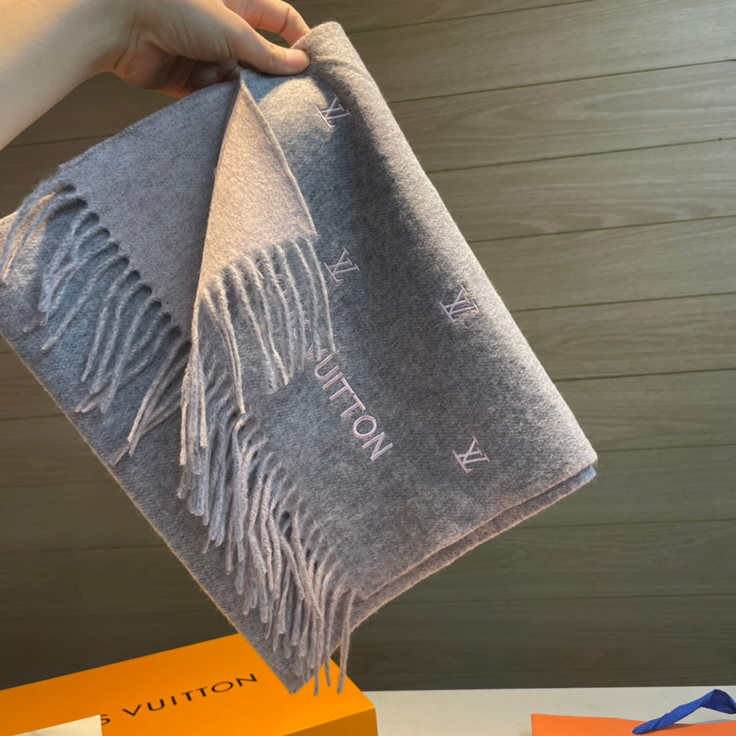 SCARF 190 CM IN HARBOR GRAY CASHMERE WITH PINK LOGO 396327 mysite