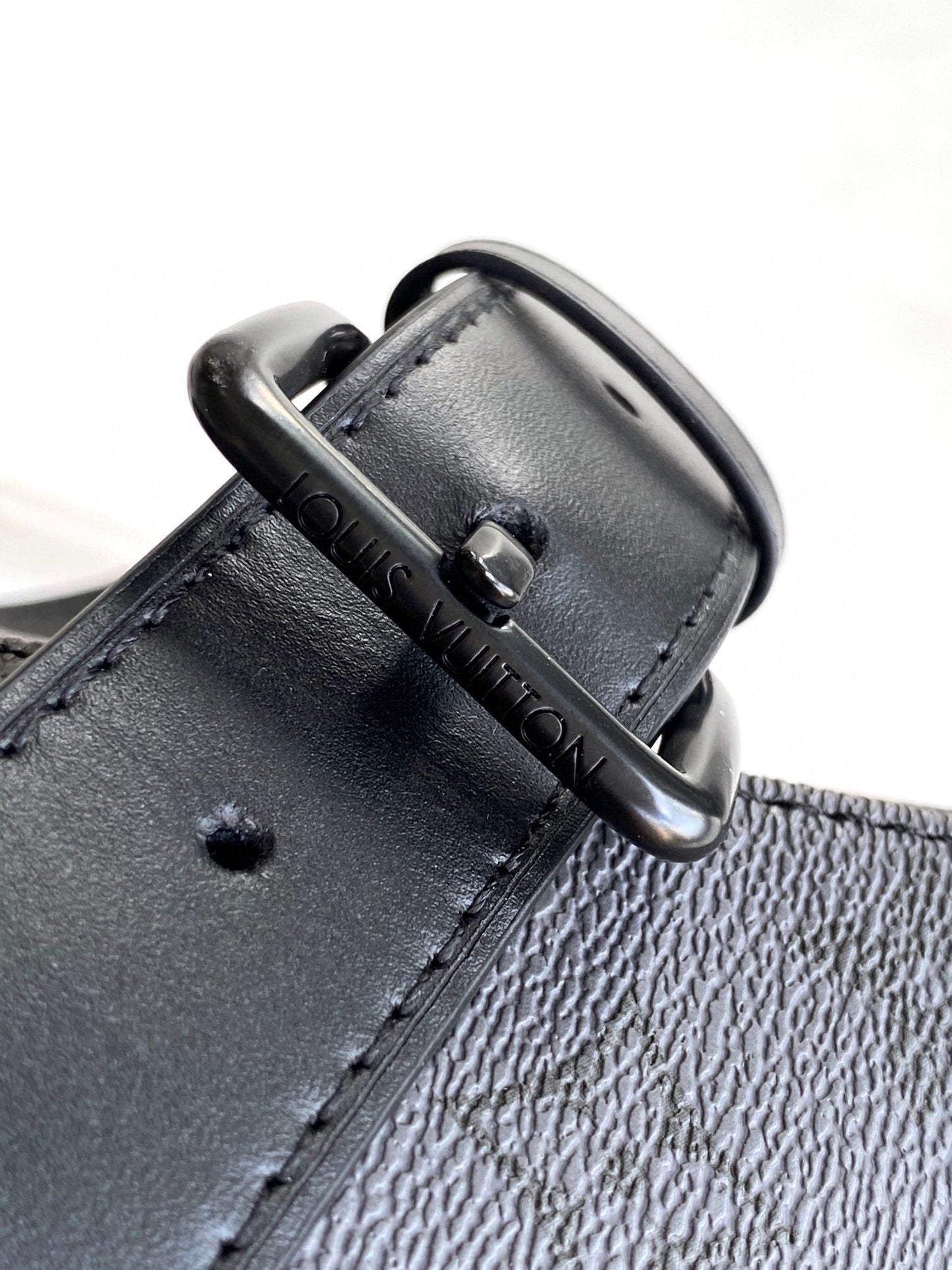 LV Pulse Messenger 26.6cm Black Monogram Eclipse Reverse Canvas mysite