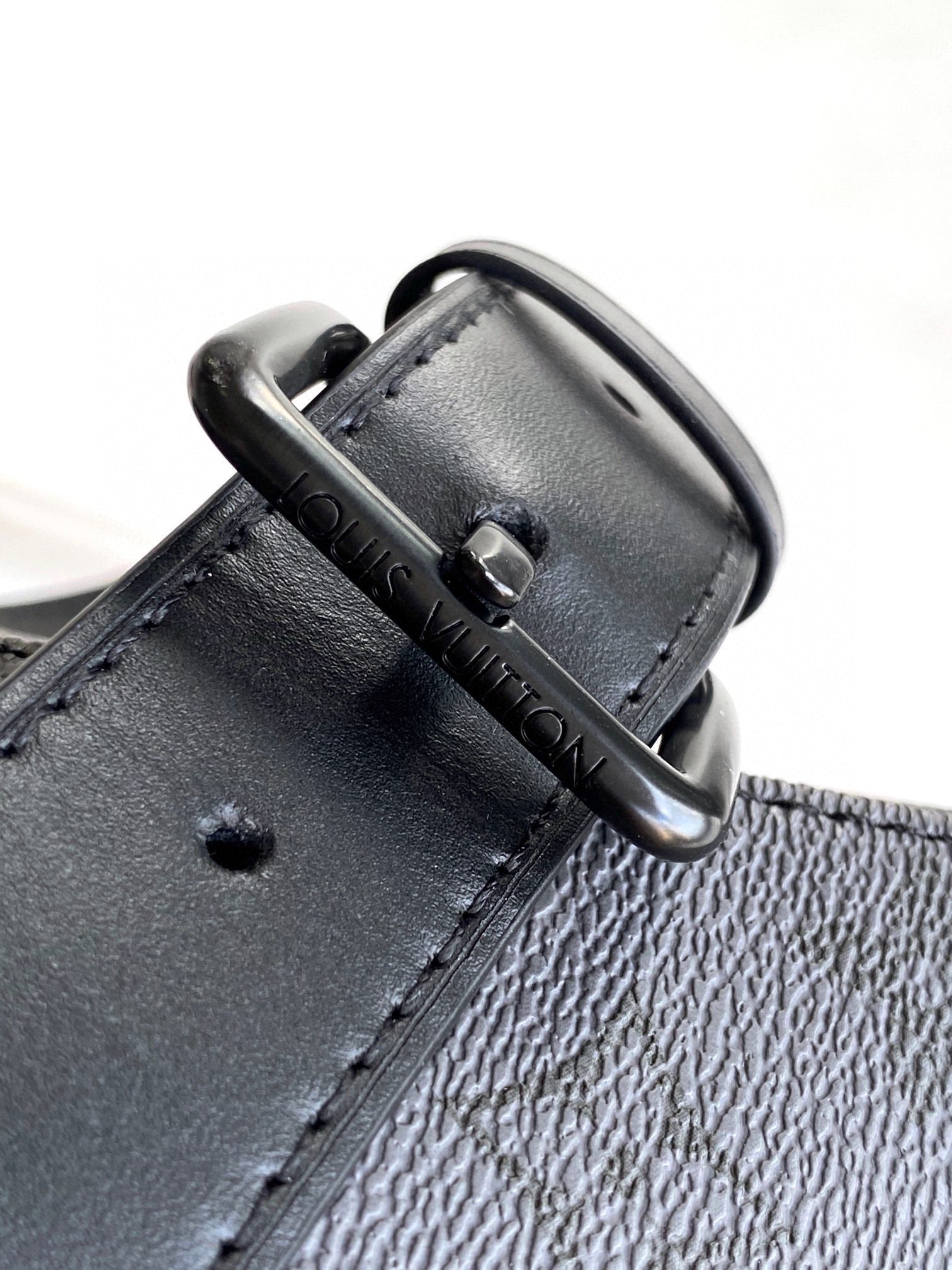 LV Pulse Messenger 26.6cm Black Monogram Eclipse Reverse Canvas mysite