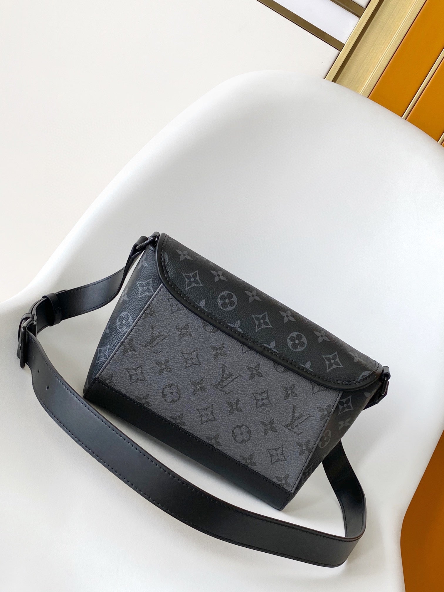 LV Pulse Messenger 26.6cm Black Monogram Eclipse Reverse Canvas mysite