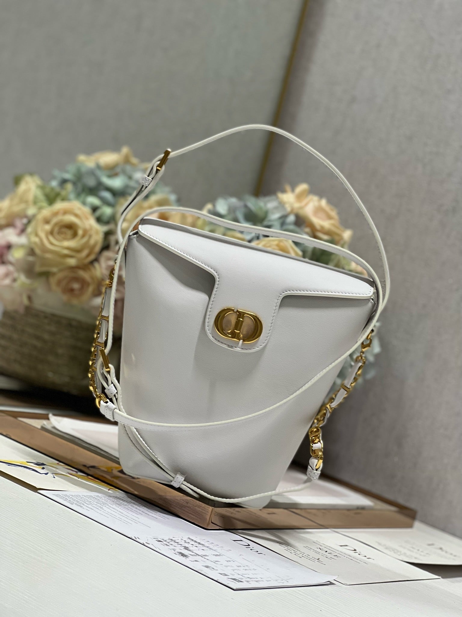 CD Montaigne Large Chain Bucket Bag White Calfskin 336797 mysite