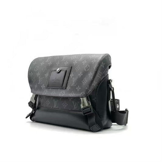 Fashionable and Trendy Messenger Bag-1-2 mysite