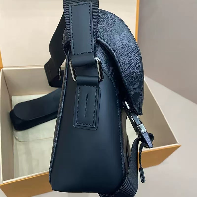 Fashionable and Trendy Messenger Bag-1-2 mysite