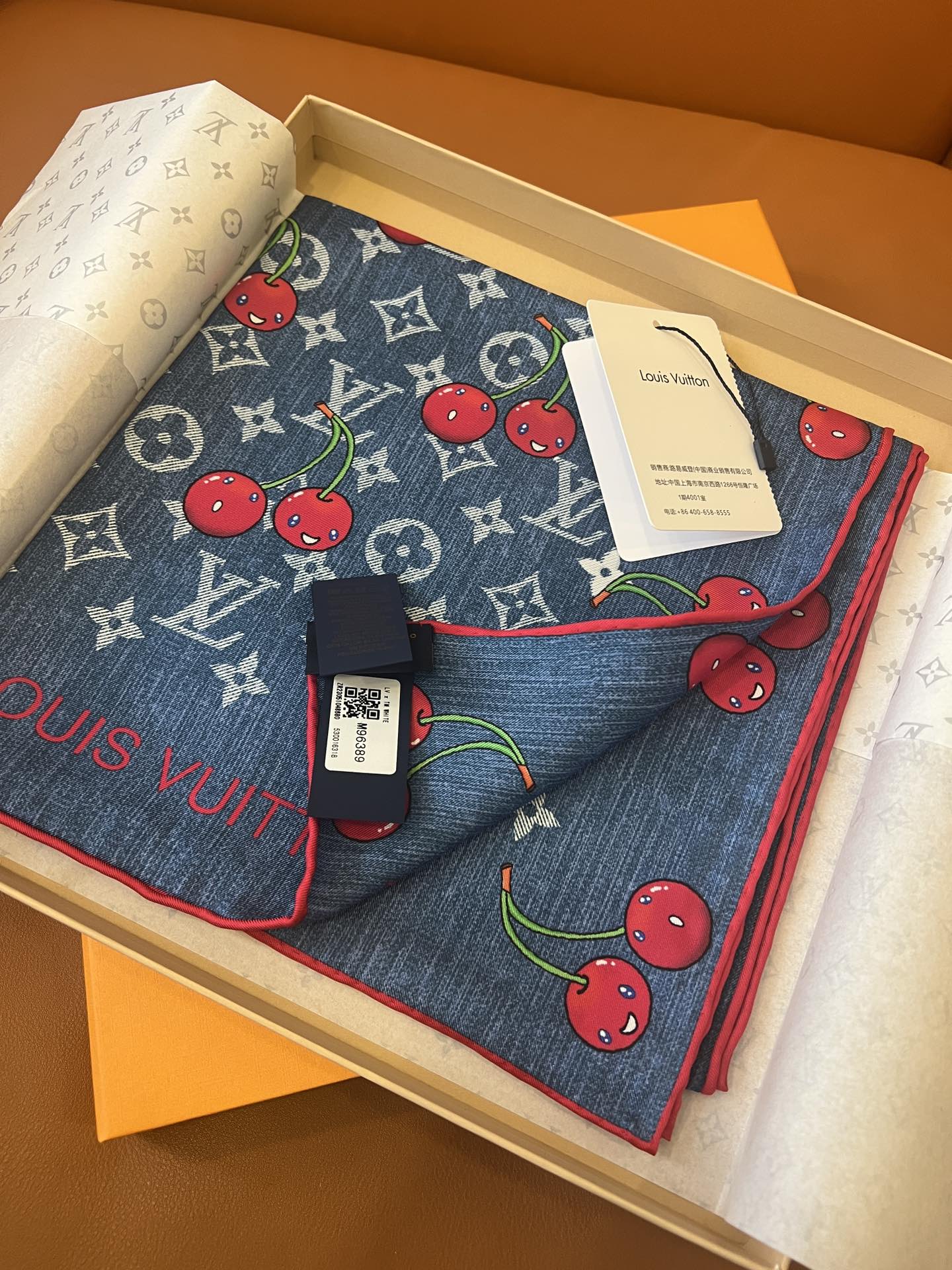 Cherry pattern square silk scarf mysite