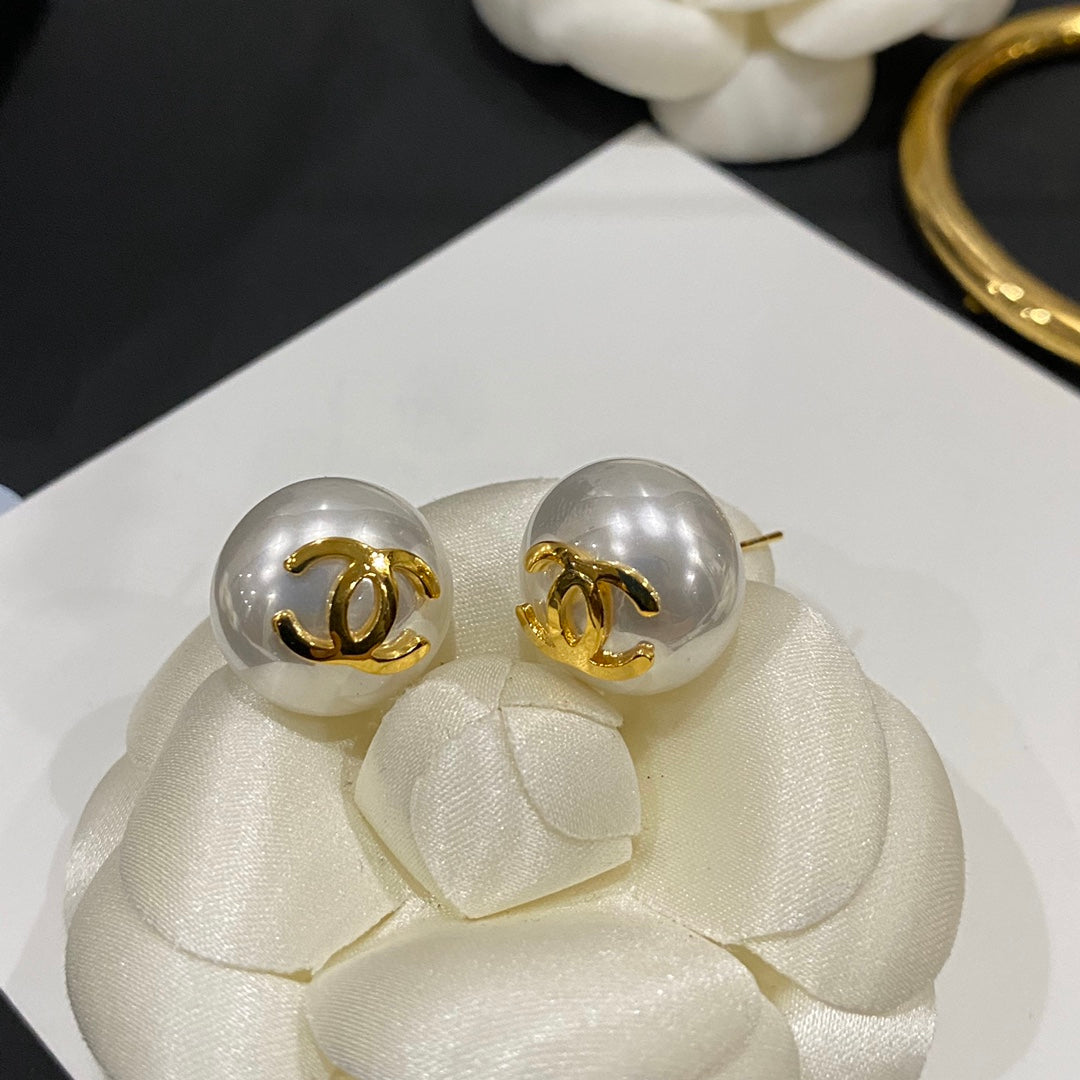 Elegant Logo Pearl Stud Earrings mysite