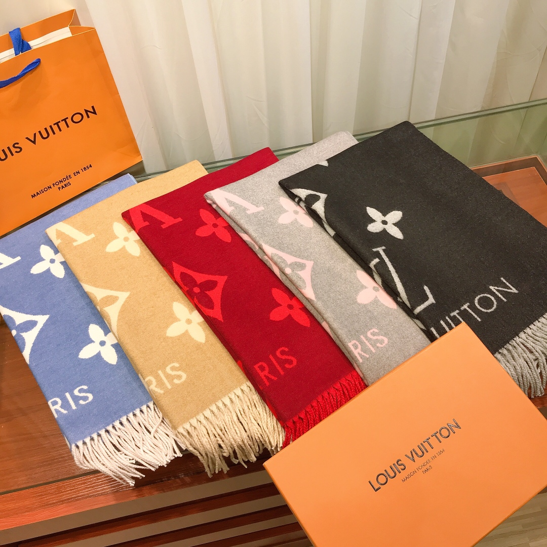 Classic Four-Leaf Clover Scarf mysite