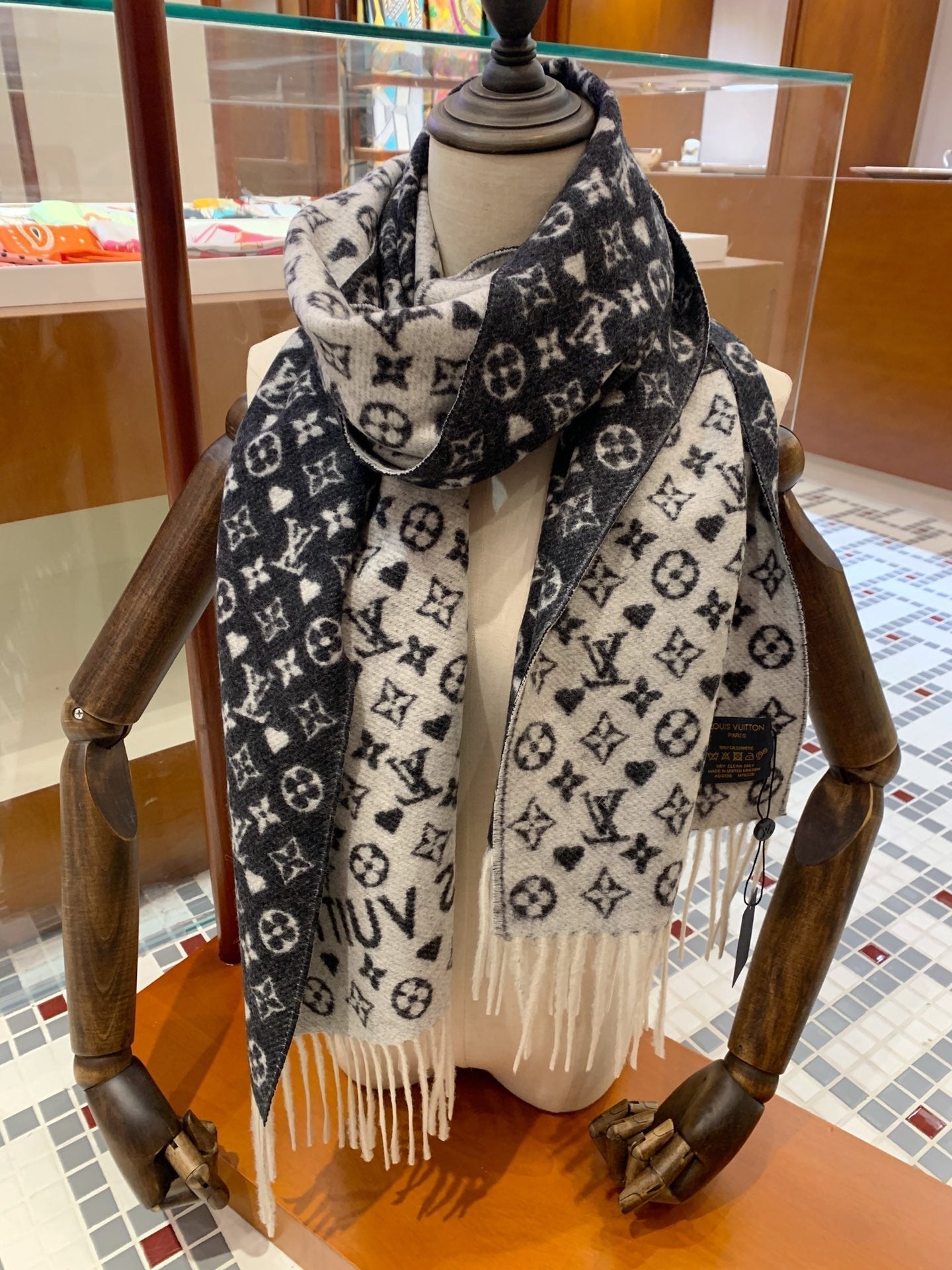 Love Monogram Element Fringed Scarf mysite