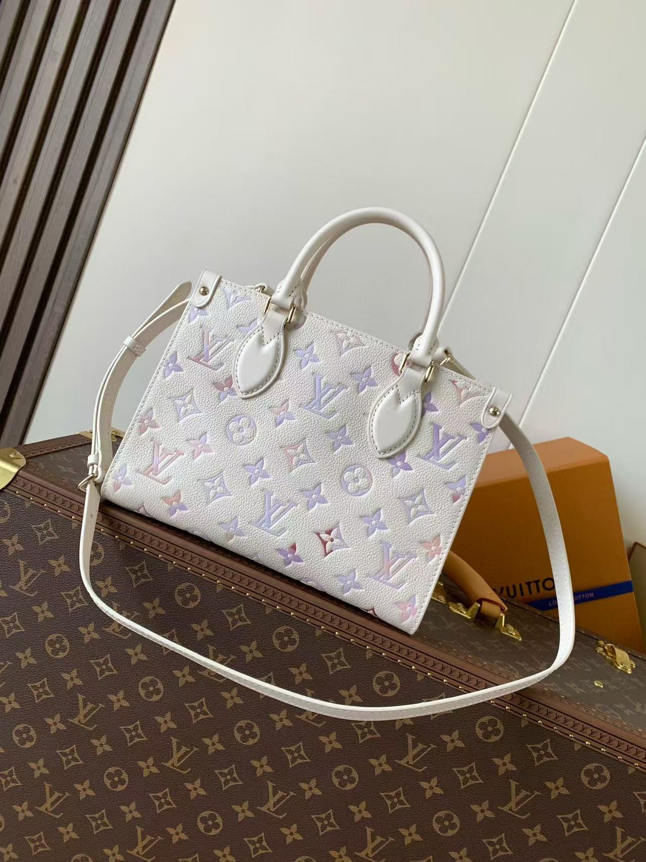 LV OnTheGo 25cm Bag White Purple Pink Embossed Grained Cowhide mysite