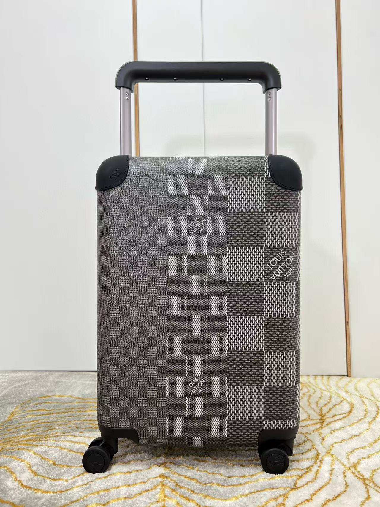 Louis Vuitton Horizon 55 Plaid Suicase Gray Black Leather mysite