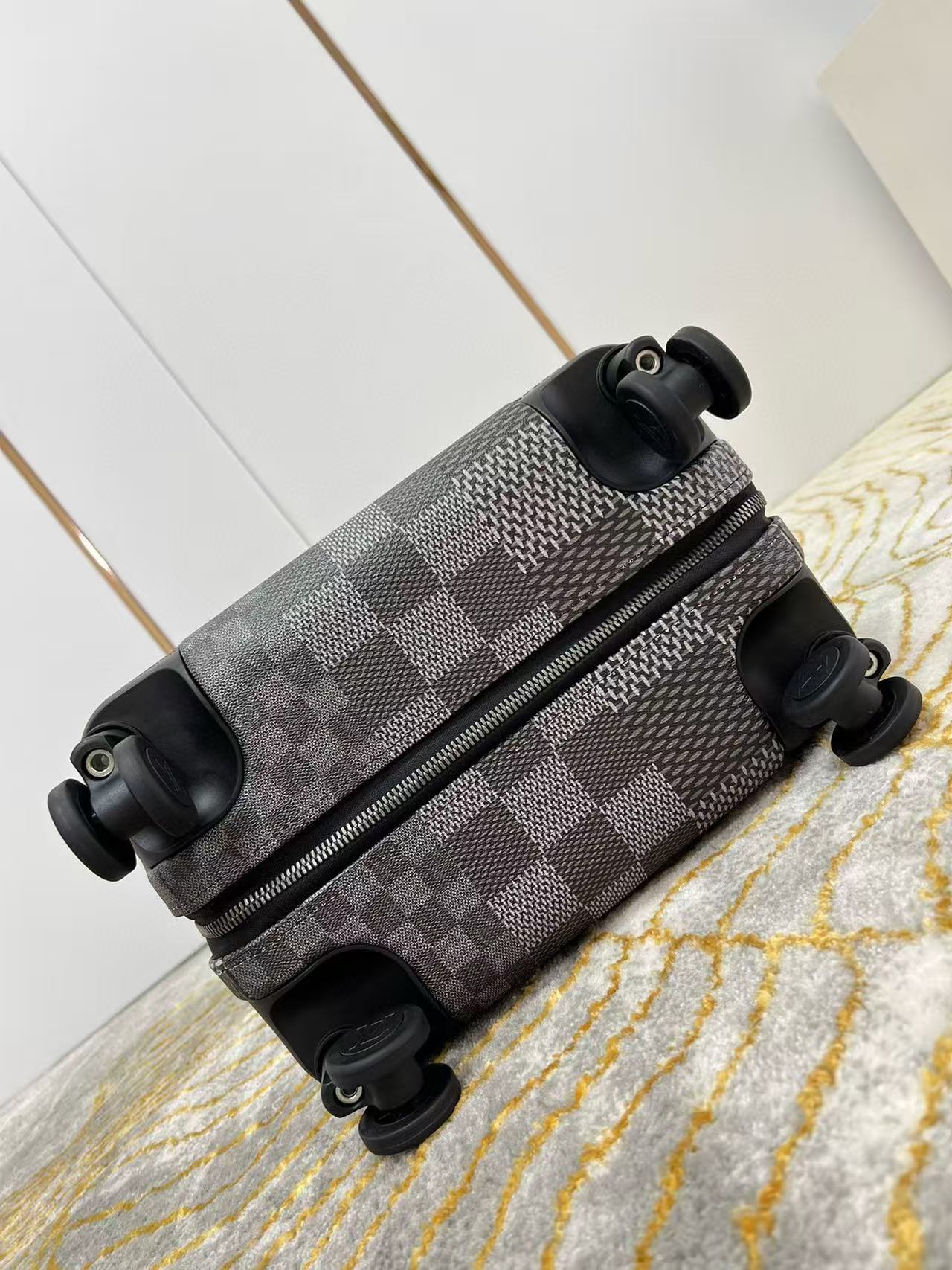 Louis Vuitton Horizon 55 Plaid Suicase Gray Black Leather mysite