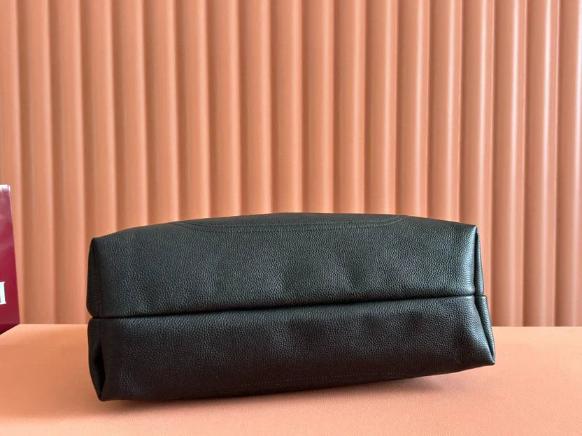 GG Softbit Shoulder Bag 46cm Black Grained Calfskin Gold Hardware mysite