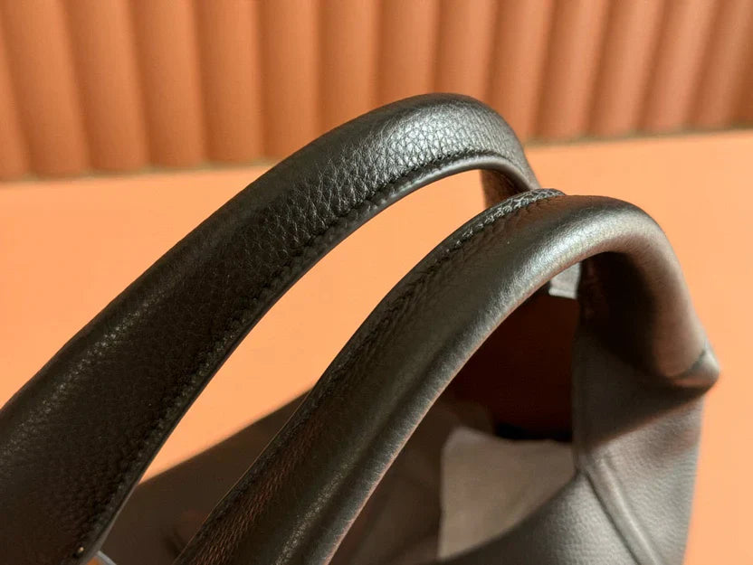 GG Softbit Shoulder Bag 46cm Black Grained Calfskin Gold Hardware mysite