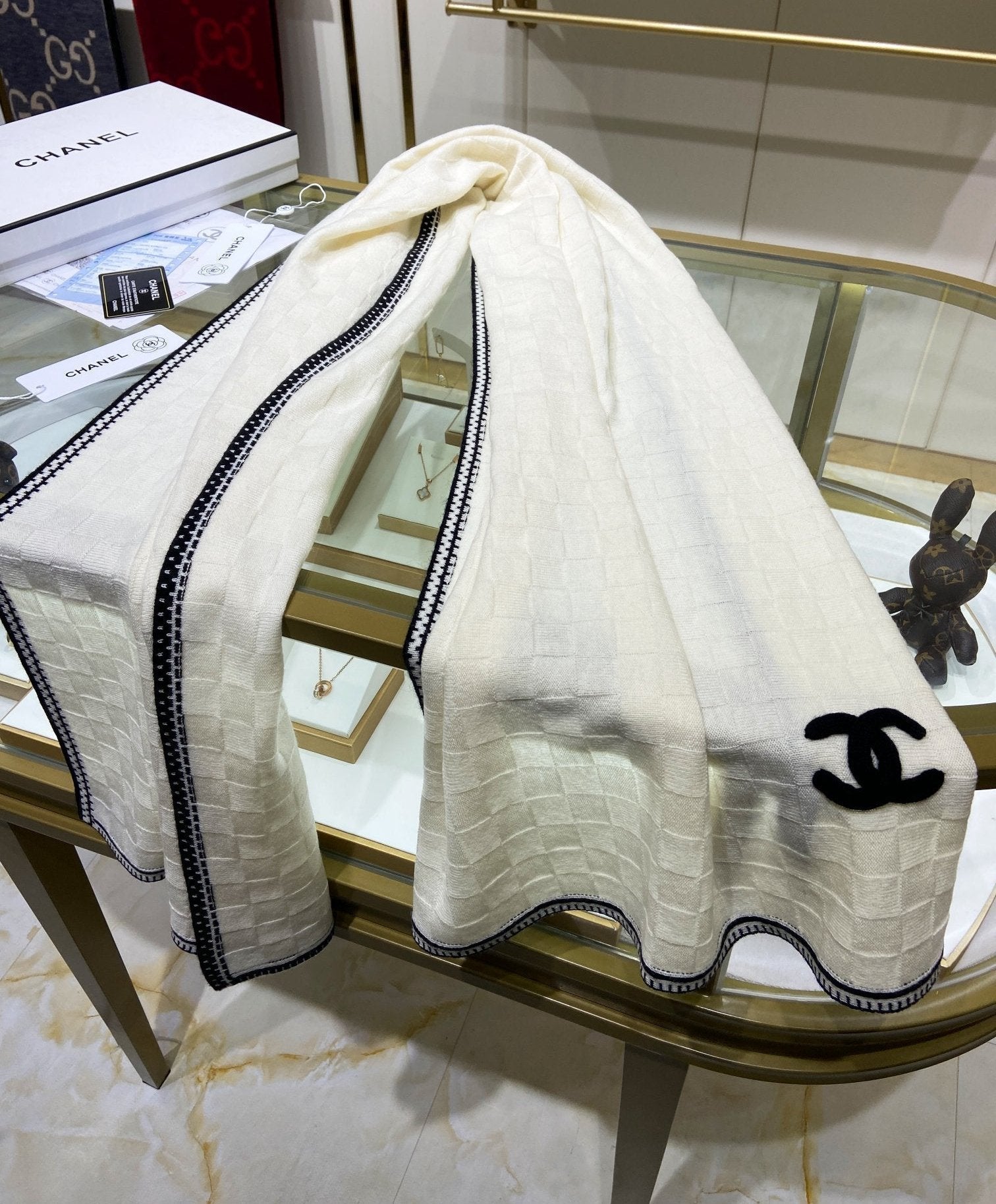 Creamy white 100% cashmere scarf mysite