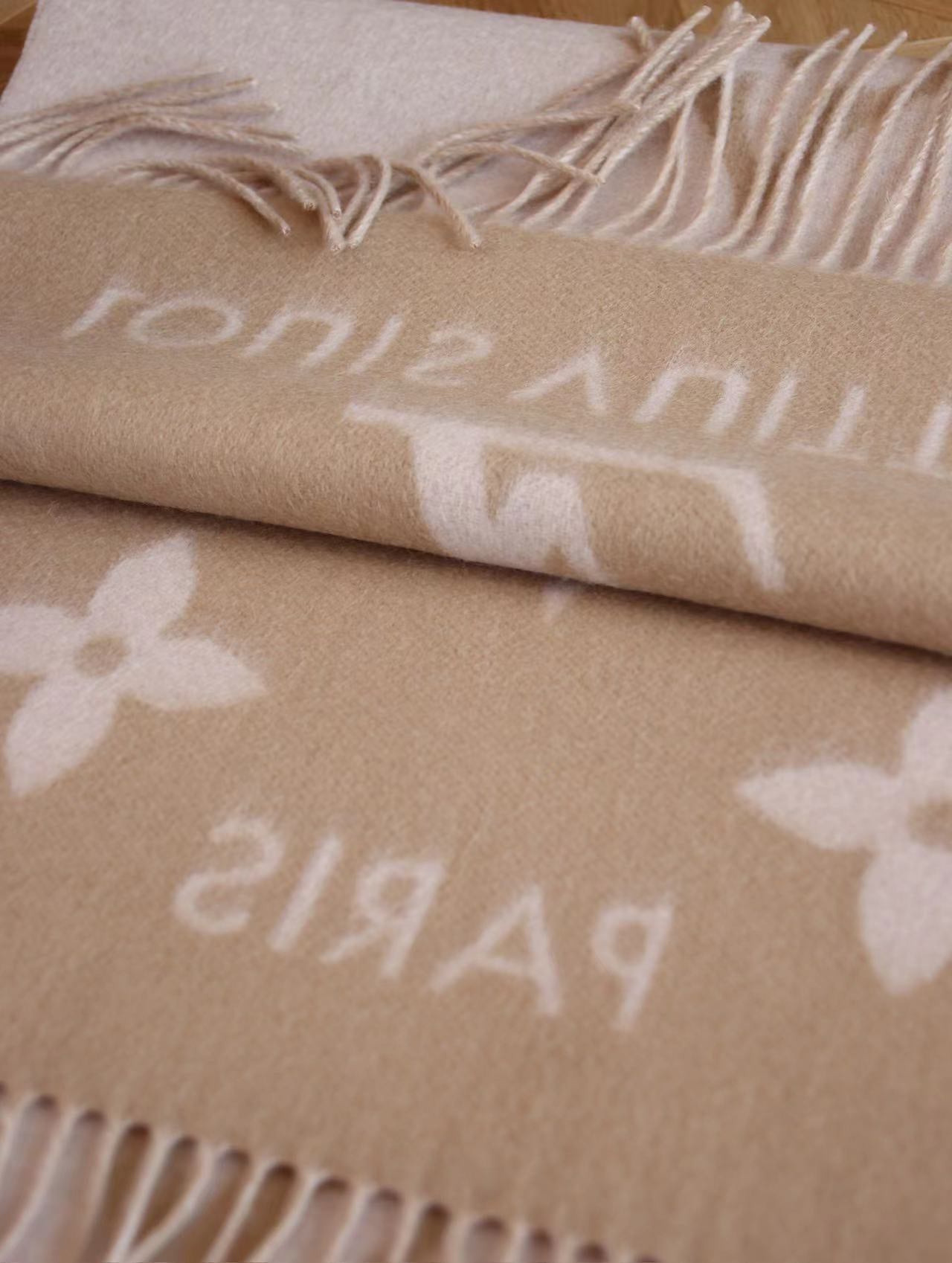 Classic Embossed Cashmere Scarf mysite