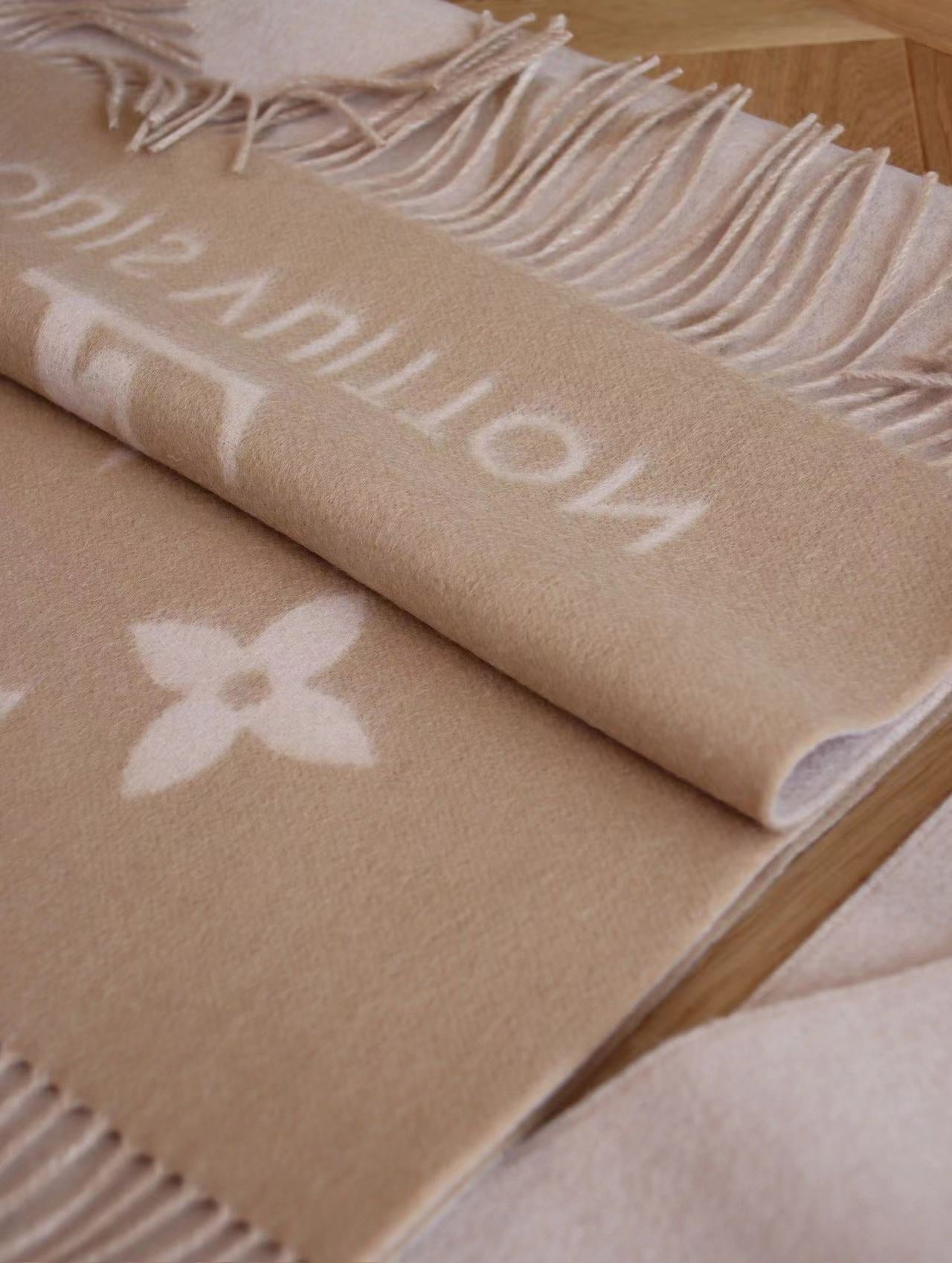 Classic Embossed Cashmere Scarf mysite