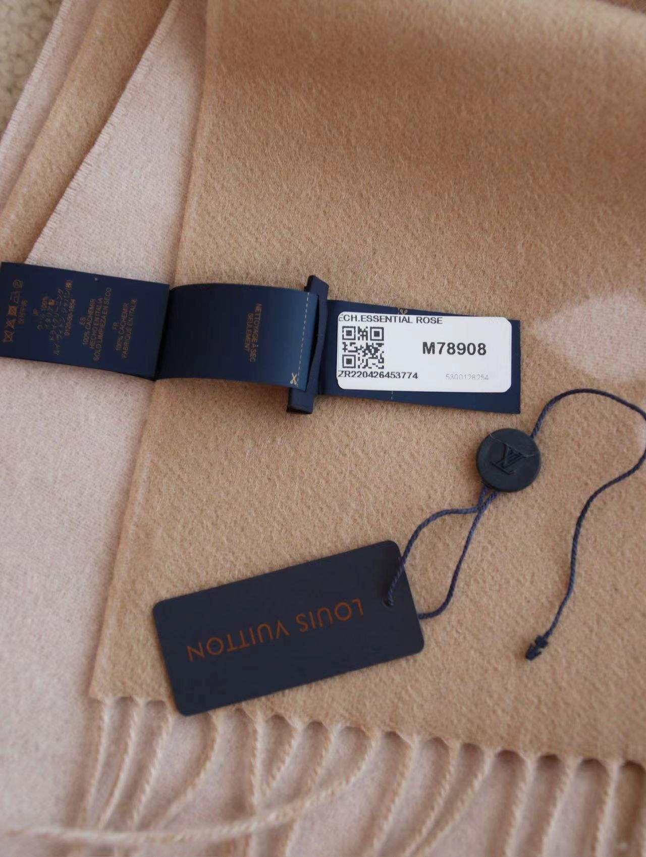 Classic Embossed Cashmere Scarf mysite