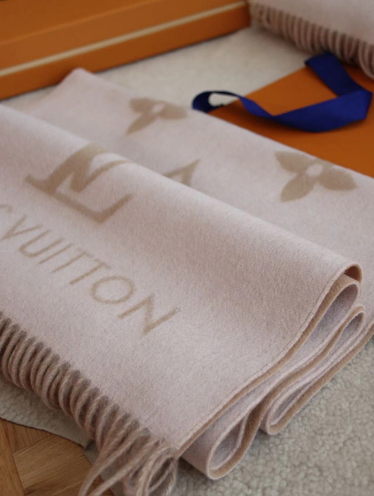 Classic Embossed Cashmere Scarf mysite