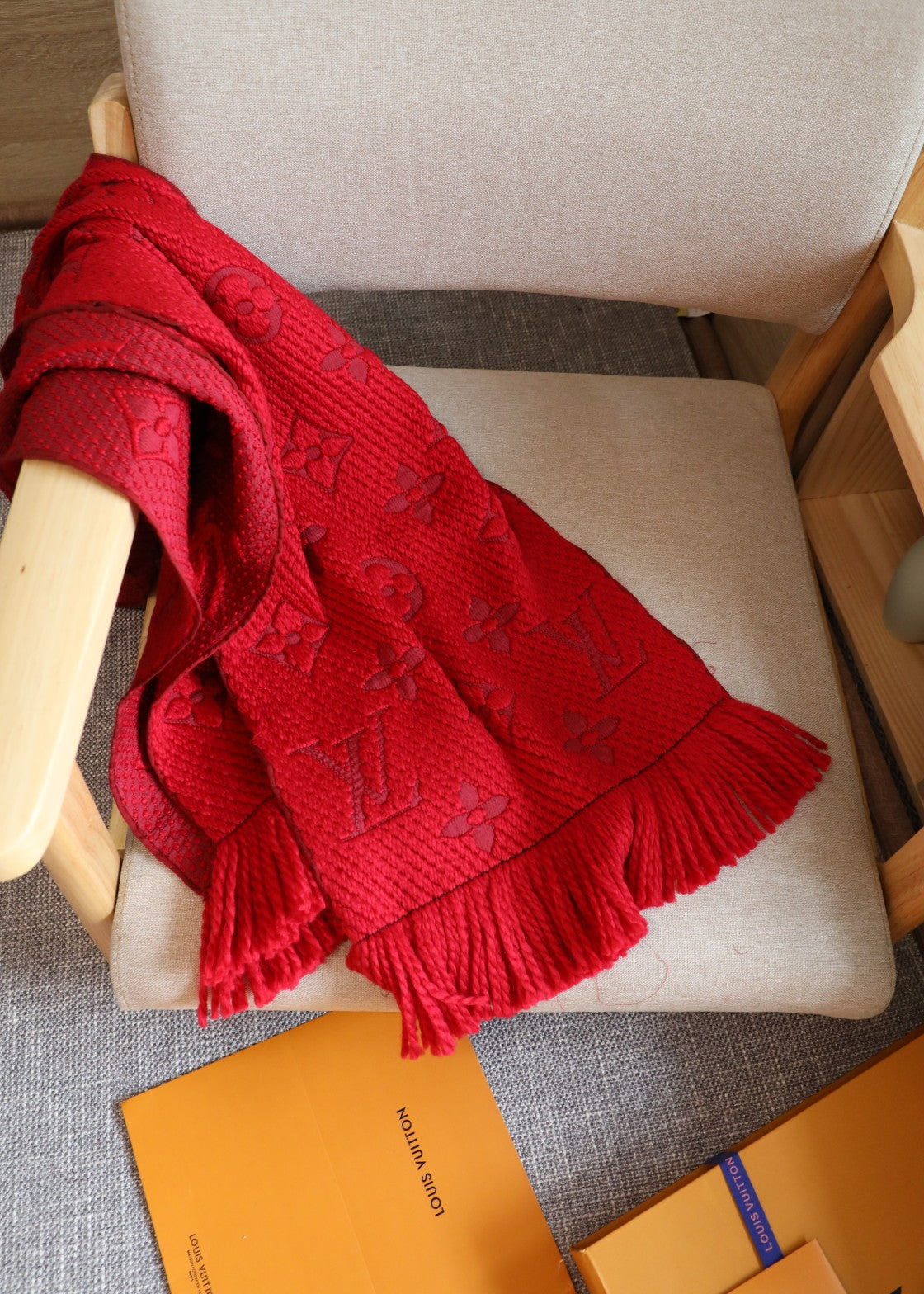 A century-old classic cashmere scarf mysite