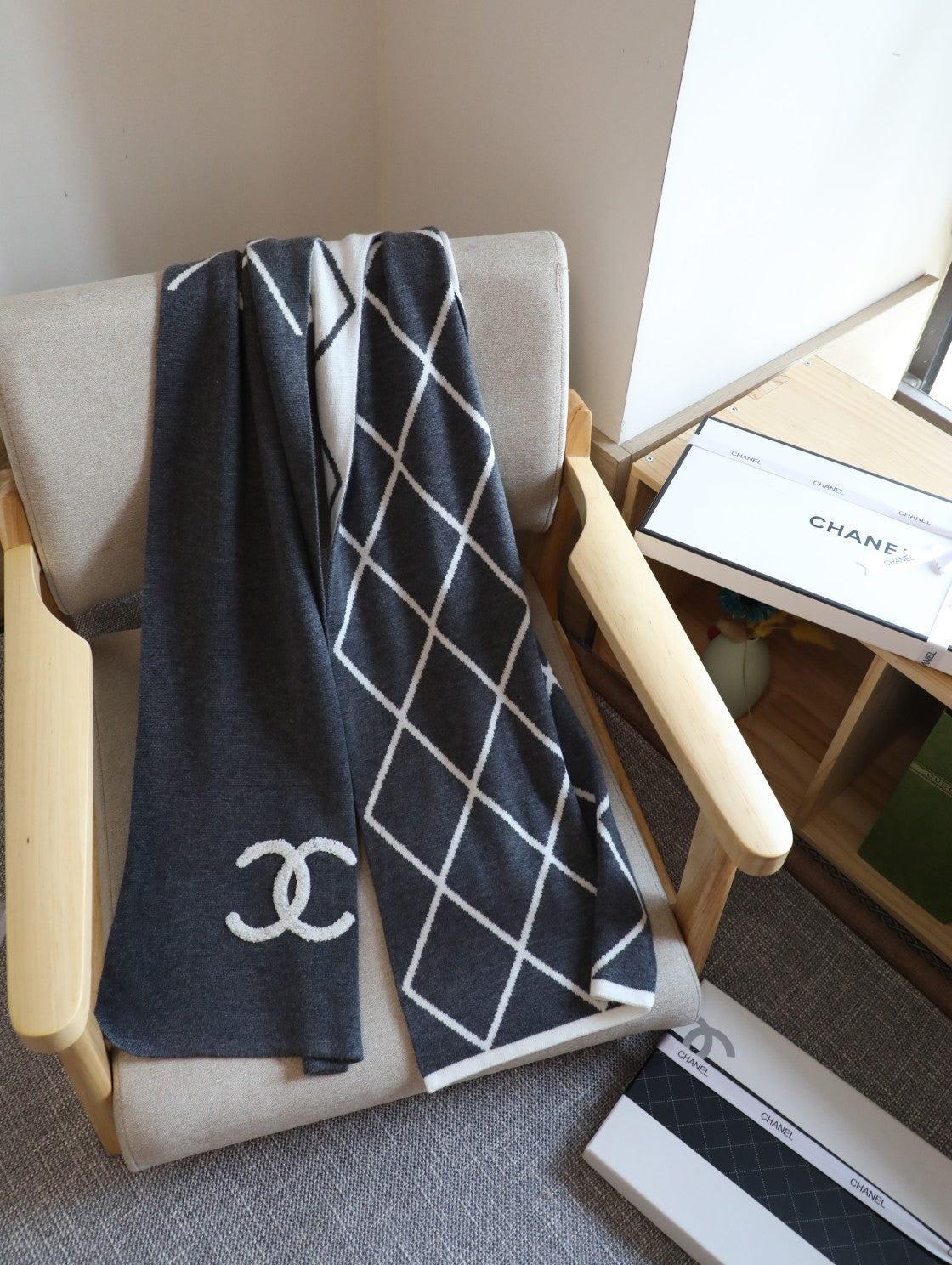 Diamond-patterned color-block scarf mysite