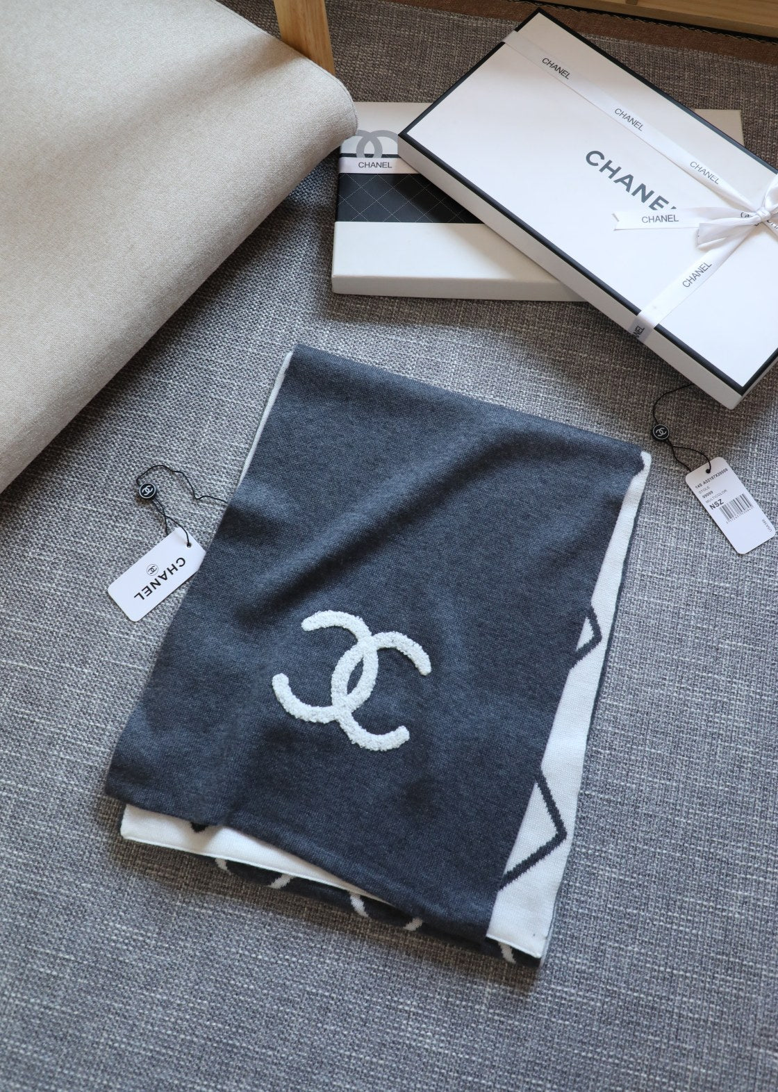 Diamond-patterned color-block scarf mysite