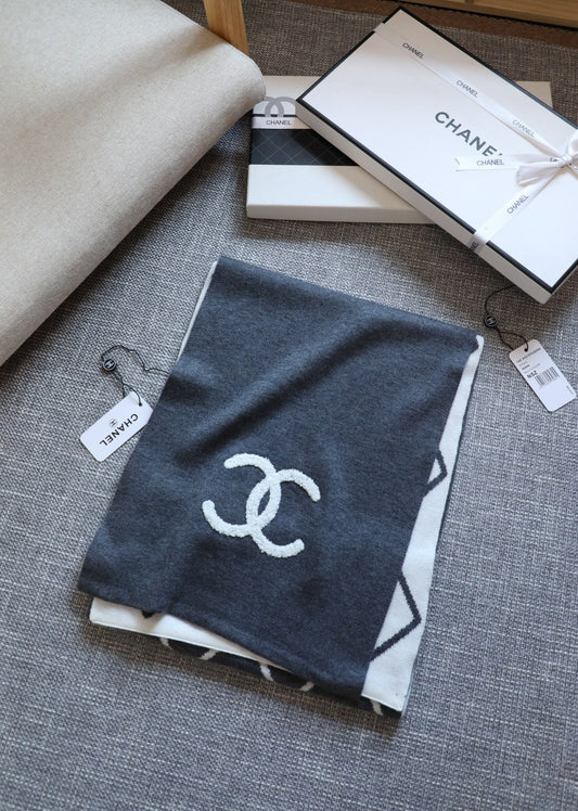 Diamond-patterned color-block scarf mysite