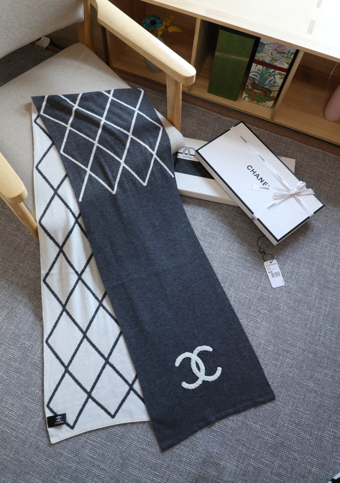 Diamond-patterned color-block scarf mysite