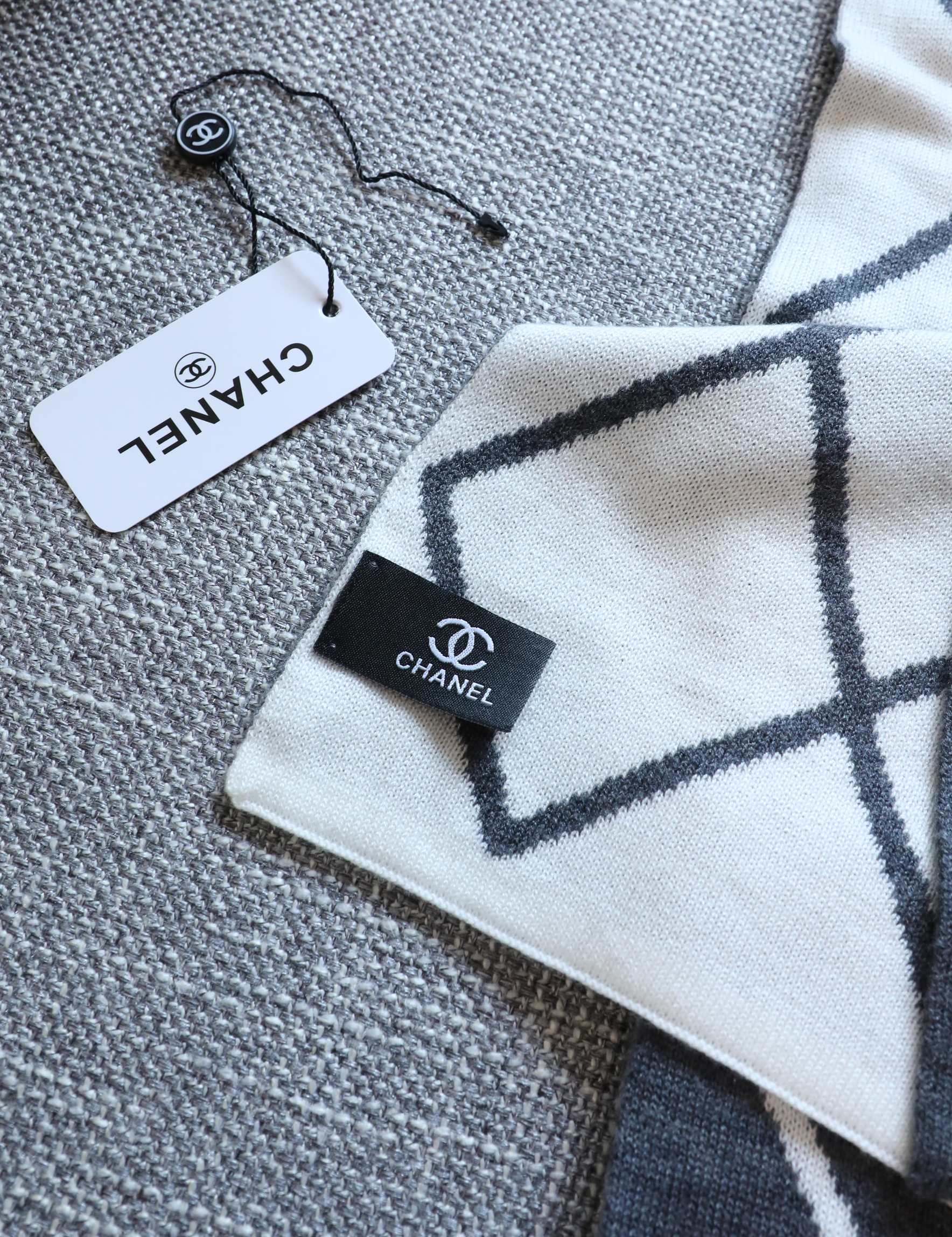 Diamond-patterned color-block scarf mysite