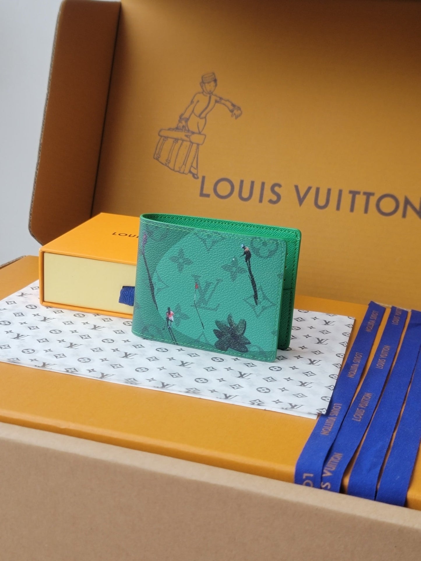 LV Multiple Wallet Featuretiny Sport Scenes Printed Cowhide mysite