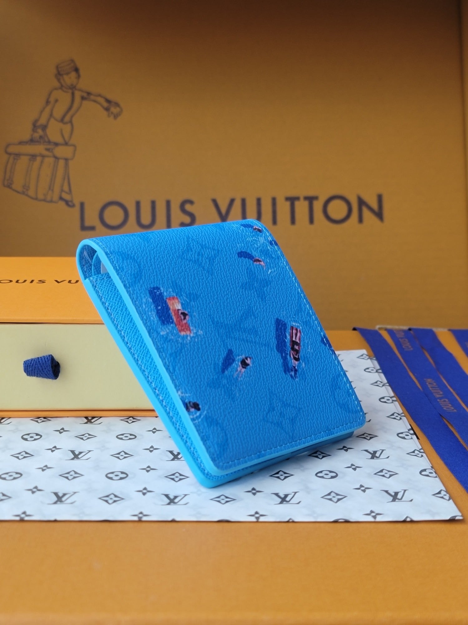 LV Multiple Wallet Featuretiny Sport Scenes Printed Cowhide mysite