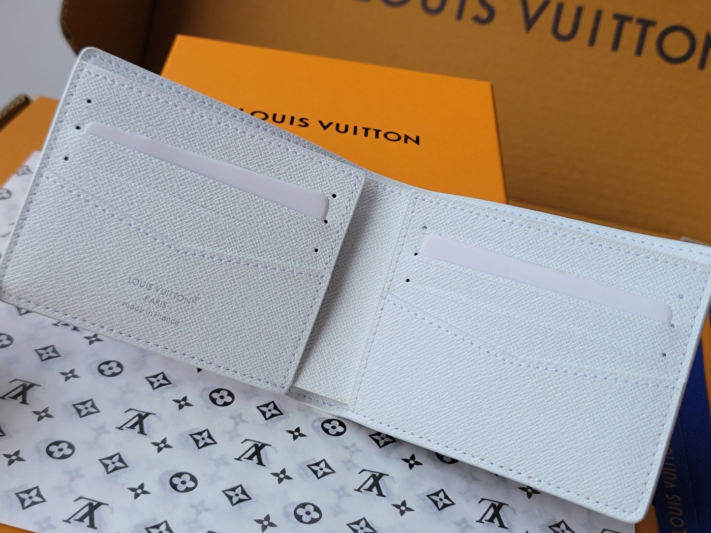 LV Multiple Wallet Featuretiny Sport Scenes Printed Cowhide mysite