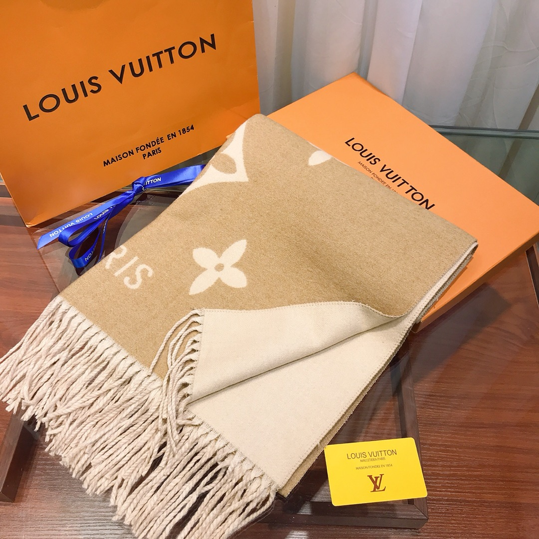Classic Four-Leaf Clover Scarf mysite