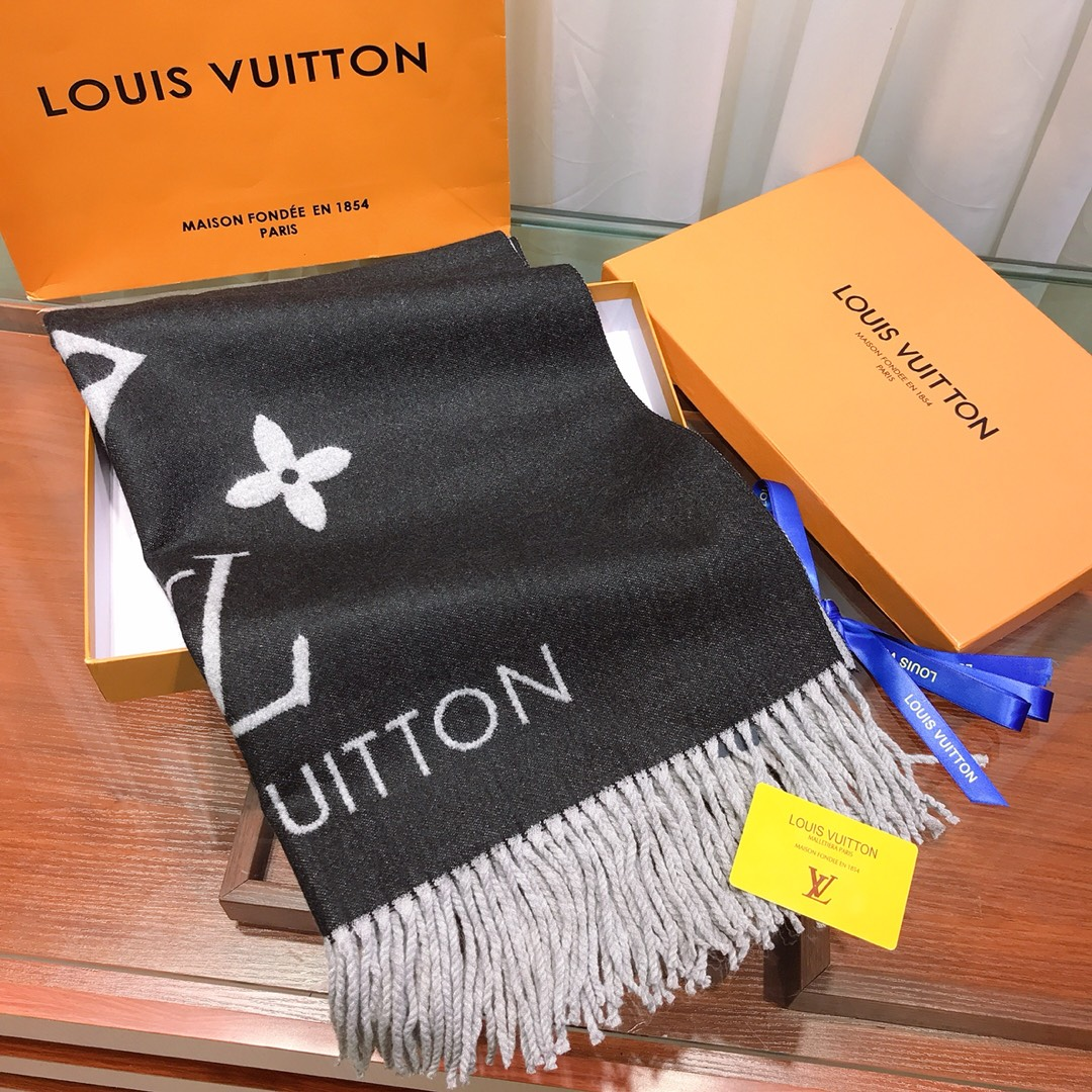 Classic Four-Leaf Clover Scarf mysite