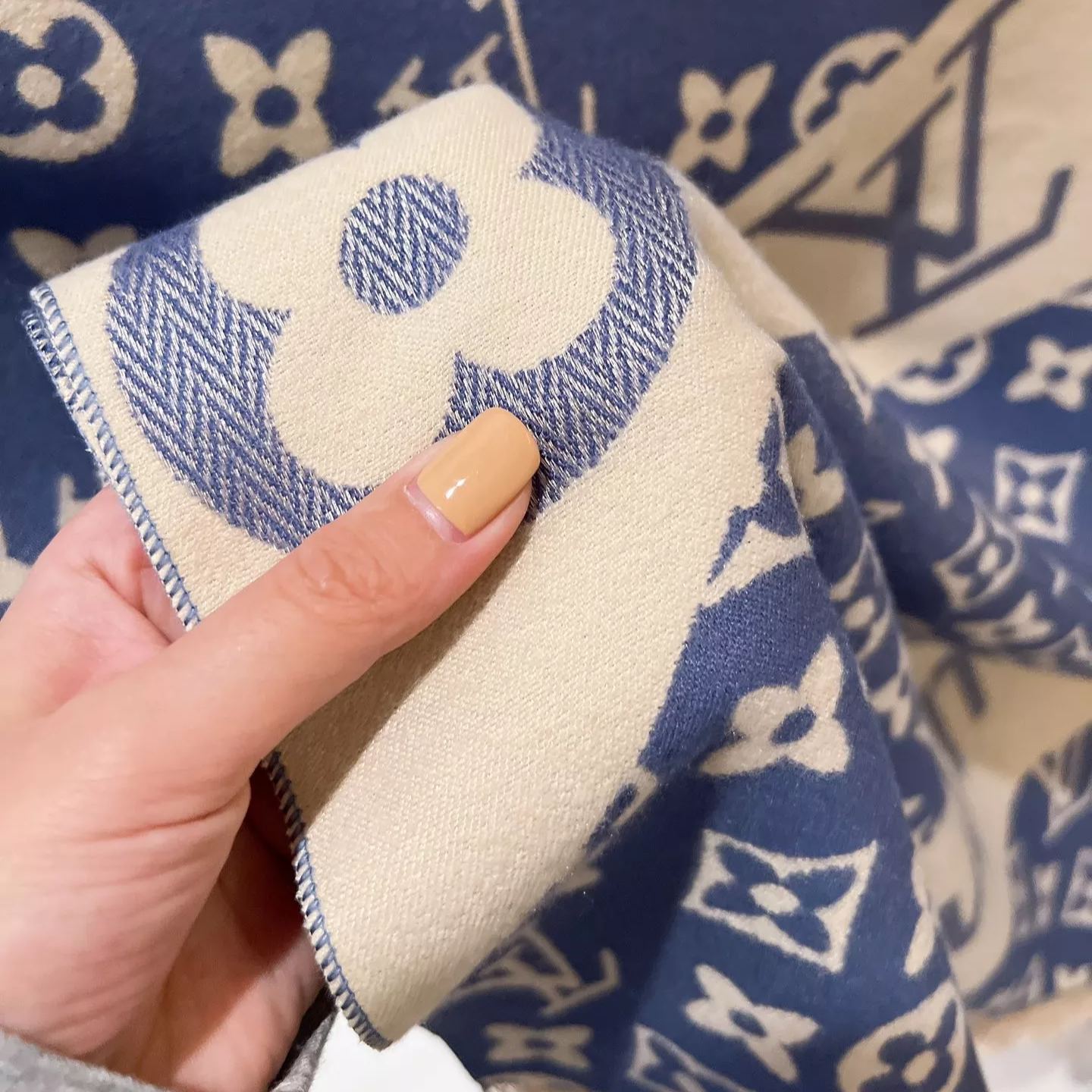 Versatile Logomania Cashmere Scarf Shawl mysite