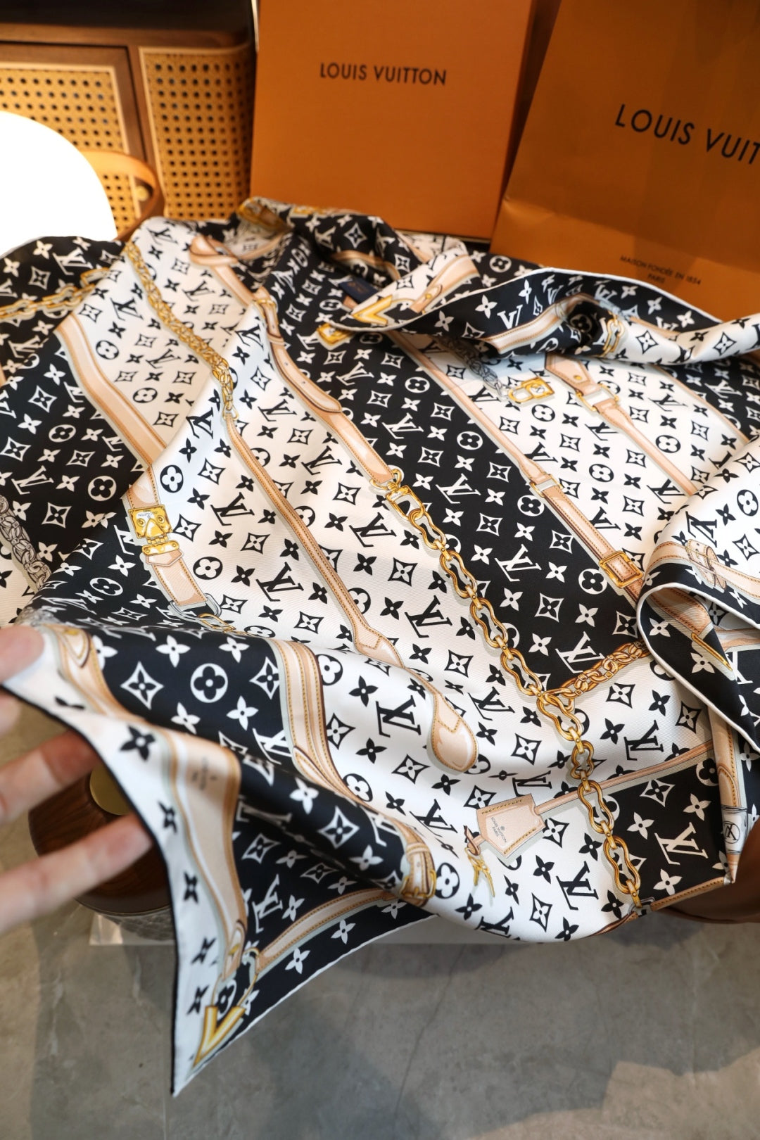 Printed square silk scarf mysite