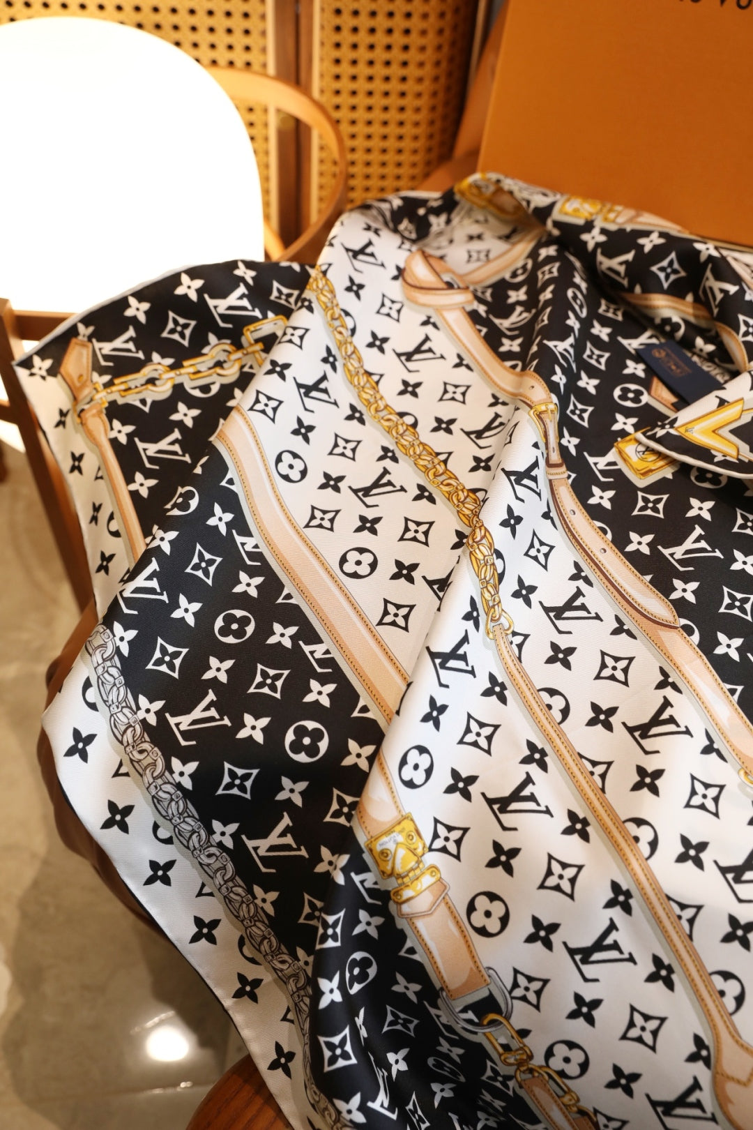 Printed square silk scarf mysite