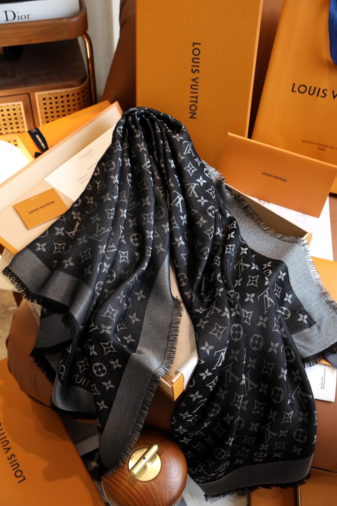 Elegant printed silk scarf mysite